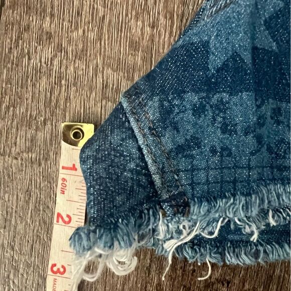 Wrangler Mid-Rise Vintage Short- Size 8 - Picture 8 of 10